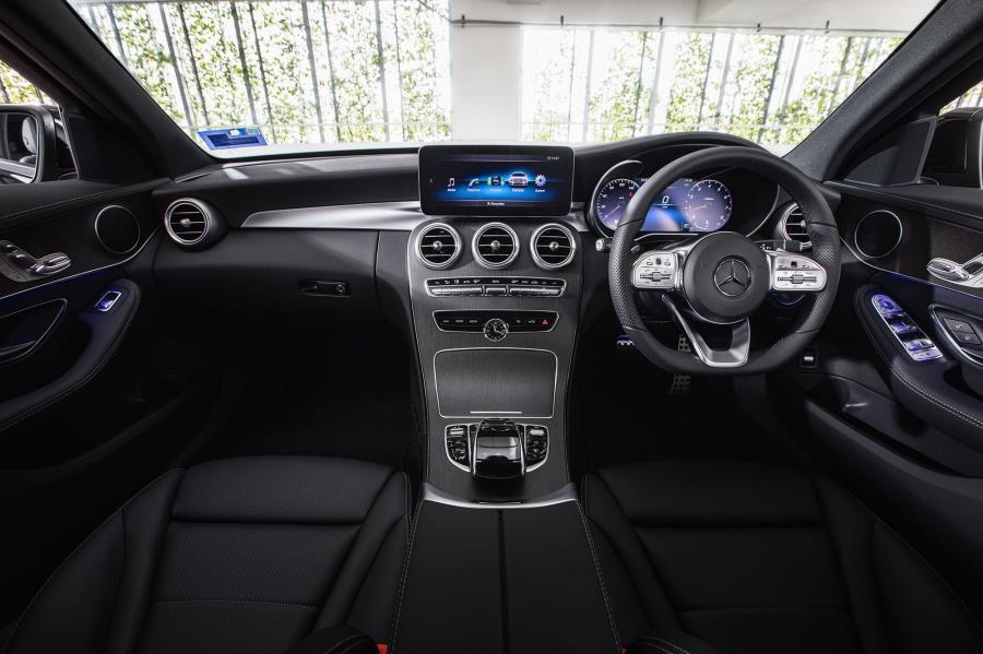Торпедо Mercedes-Benz C200 AMG Line (W205) 2020 года  (MY) (фото 10 из 18)